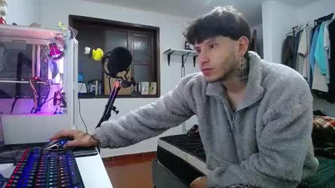 Snapshot of esjrobles chatting on January 4, 2025, 4:12 am Esteban online show from January 4, 2025, 4:12 am