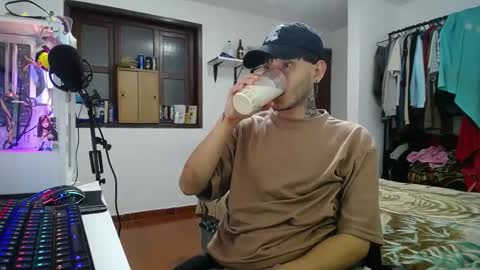 Snapshot of esjrobles chatting on January 14, 2025, 2:19 am Esteban online show from January 14, 2025, 2:19 am