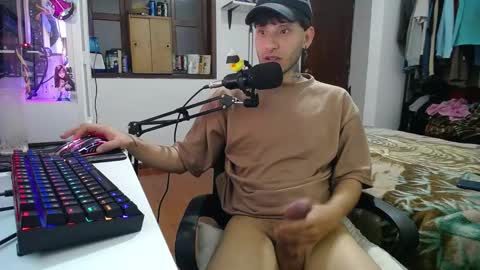 Snapshot of esjrobles chatting on January 14, 2025, 8:31 am Esteban online show from January 14, 2025, 8:31 am