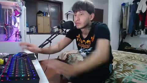 Snapshot of esjrobles chatting on January 18, 2025, 4:15 am Esteban online show from January 18, 2025, 4:15 am
