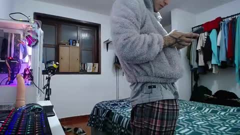Snapshot of esjrobles chatting on January 21, 2025, 2:33 am Esteban online show from January 21, 2025, 2:33 am