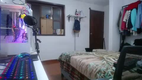 Snapshot of esjrobles chatting on January 22, 2025, 2:37 am Esteban online show from January 22, 2025, 2:37 am