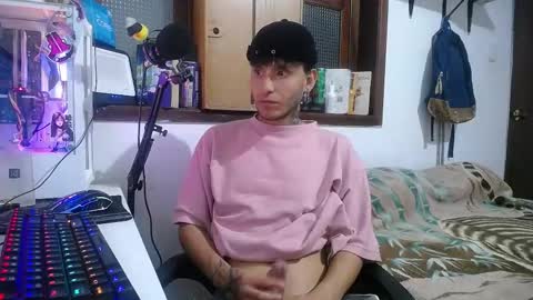 Snapshot of esjrobles chatting on January 28, 2025, 4:39 am Esteban online show from January 28, 2025, 4:39 am