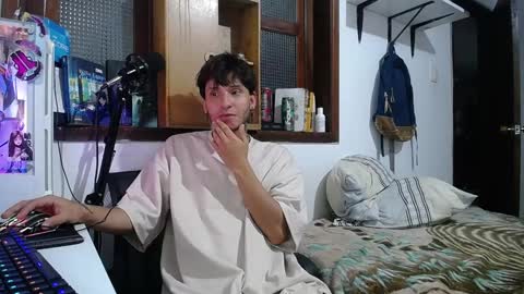 Snapshot of esjrobles chatting on February 3, 2025, 5:18 am Esteban online show from February 3, 2025, 5:18 am