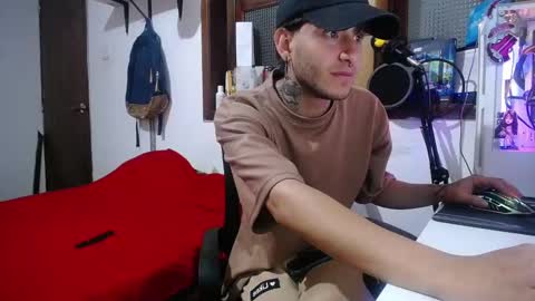 Snapshot of esjrobles chatting on February 15, 2025, 12:22 pm Esteban online show from February 15, 2025, 12:22 pm