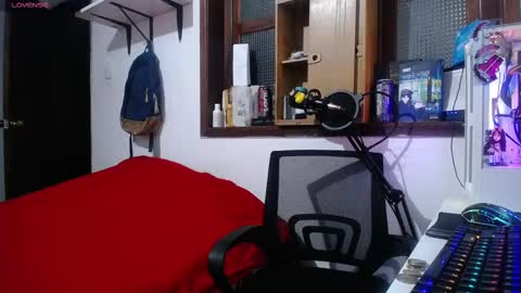 Snapshot of esjrobles chatting on February 16, 2025, 2:42 am Esteban online show from February 16, 2025, 2:42 am