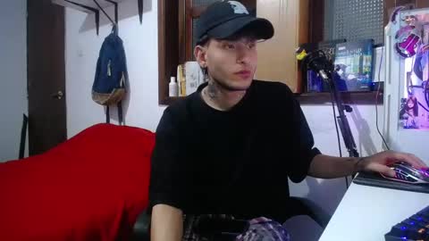 Snapshot of esjrobles chatting on February 21, 2025, 10:48 pm Esteban online show from February 21, 2025, 10:48 pm