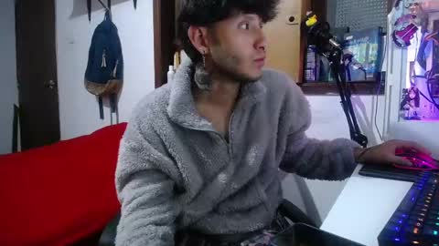 Snapshot of esjrobles chatting on March 5, 2025, 6:33 am Esteban online show from March 5, 2025, 6:33 am