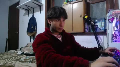 Snapshot of esjrobles chatting on March 7, 2025, 12:48 am Esteban online show from March 7, 2025, 12:48 am