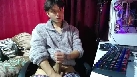 Snapshot of esjrobles chatting on March 12, 2025, 8:19 am Esteban online show from March 12, 2025, 8:19 am