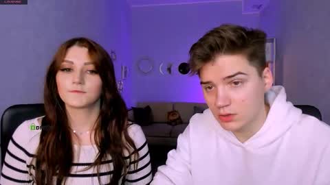 esma_shine online show from November 16, 2025, 8:25 pm