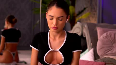 Raluca  online show from December 10, 2024, 3:30 am