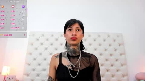 esmeralda  online show from March 18, 2026, 12:41 pm