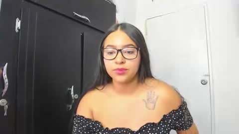 Snapshot of esmeralda_diaz_ chatting on February 26, 2026, 6:01 am esmeralda_diaz_ online show from February 26, 2026, 6:01 am