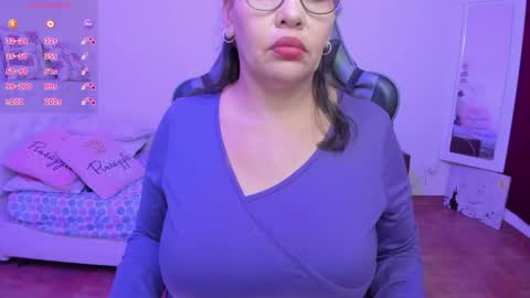 esme online show from April 14, 2026, 8:48 pm