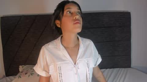 Snapshot of esmeralda_noir chatting on June 3, 2026, 2:33 pm esme online show from June 3, 2026, 2:33 pm
