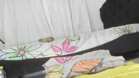 Snapshot of esmeralda_strong chatting on February 15, 2025, 12:37 am esmeralda online show from February 15, 2025, 12:37 am