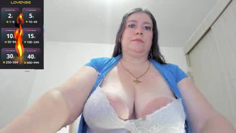 Snapshot of esmeraldo_mfc chatting on May 12, 2026, 9:56 pm Esmeralda online show from May 12, 2026, 9:56 pm