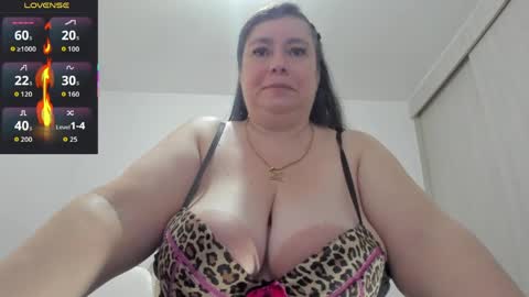 Snapshot of esmeraldo_mfc chatting on May 14, 2026, 10:27 pm Esmeralda online show from May 14, 2026, 10:27 pm