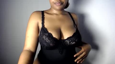 Esme online show from May 30, 2026, 1:19 pm