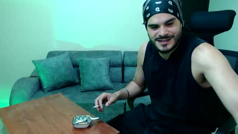 Esteban Fernandez online show from December 4, 2025, 3:21 pm