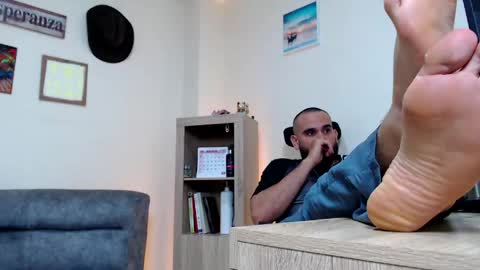 Snapshot of esteban_fer chatting on April 22, 2026, 3:53 am Esteban Fernandez online show from April 22, 2026, 3:53 am