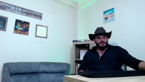 Snapshot of esteban_fer chatting on May 7, 2026, 6:30 am Esteban Fernandez online show from May 7, 2026, 6:30 am