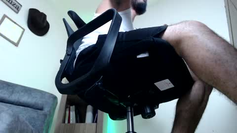 Snapshot of esteban_fer chatting on May 9, 2026, 3:17 pm Esteban Fernandez online show from May 9, 2026, 3:17 pm