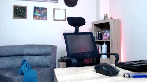 Snapshot of esteban_fer chatting on June 8, 2026, 3:51 am Esteban Fernandez online show from June 8, 2026, 3:51 am