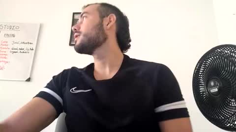 Esteban Reyes  independent model online show from November 28, 2025, 4:09 pm