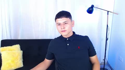 estebancum18 online show from May 26, 2026, 1:18 pm