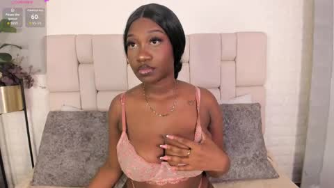 Snapshot of estefanyy_ chatting on May 5, 2026, 4:53 am estefany online show from May 5, 2026, 4:53 am