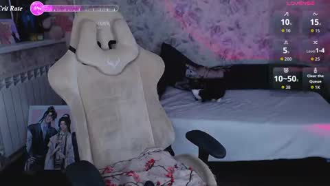 estelle_hicks online show from July 27, 2026, 7:32 pm