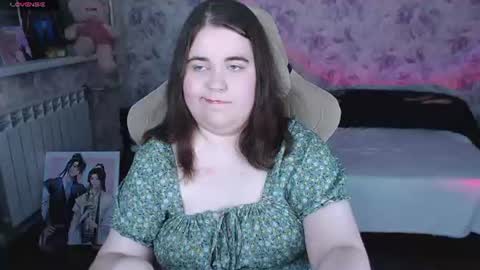 estelle_hicks online show from July 28, 2026, 8:52 pm