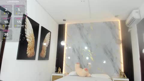 Estephany online show from October 20, 2025, 2:06 pm