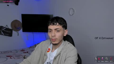 Snapshot of estivenvel chatting on October 5, 2025, 9:51 am estivenvel online show from October 5, 2025, 9:51 am