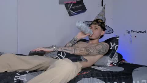 Snapshot of estivenvel chatting on October 29, 2025, 9:49 pm estivenvel online show from October 29, 2025, 9:49 pm