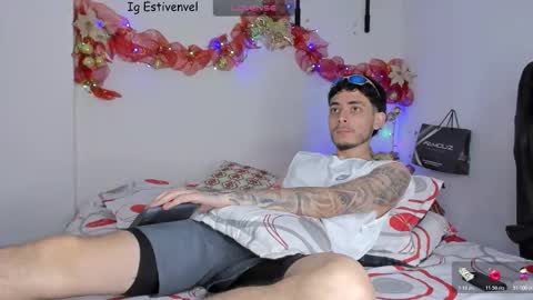 Snapshot of estivenvel chatting on November 21, 2025, 5:33 pm estivenvel online show from November 21, 2025, 5:33 pm