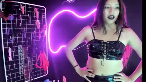 Snapshot of estudiooro509 chatting on November 11, 2025, 7:58 pm Cloe and Megan online show from November 11, 2025, 7:58 pm