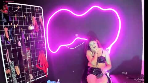 Snapshot of estudiooro509 chatting on November 13, 2025, 8:41 pm Cloe and Megan online show from November 13, 2025, 8:41 pm