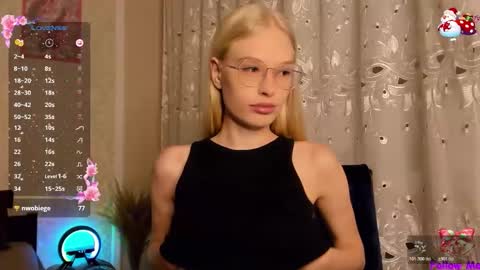 Snapshot of esty_siela chatting on November 29, 2025, 1:36 pm lets get to know each other better in pm online show from November 29, 2025, 1:36 pm