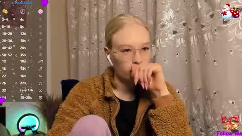 Snapshot of esty_siela chatting on November 30, 2025, 1:04 pm lets get to know each other better in pm online show from November 30, 2025, 1:04 pm