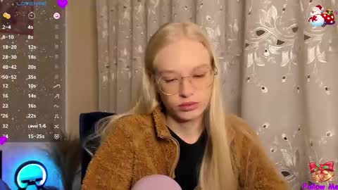 Snapshot of esty_siela chatting on December 1, 2025, 9:36 am lets get to know each other better in pm online show from December 1, 2025, 9:36 am