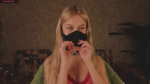 Sophia online show from April 3, 2026, 9:13 pm