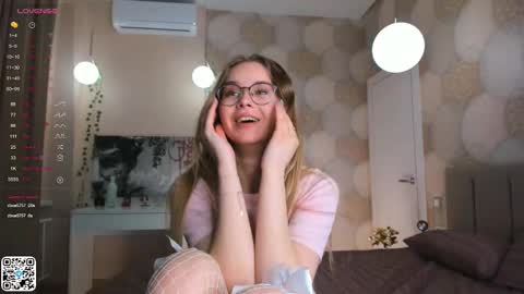 Elsa online show from March 11, 2025, 7:58 pm