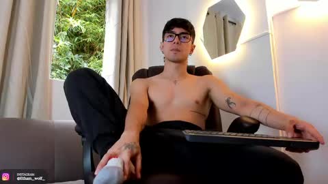 etham_wolf1 online show from May 25, 2026, 5:41 pm