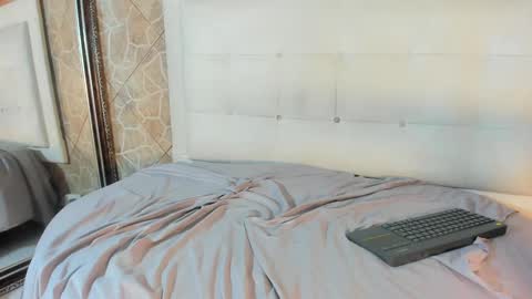 ethan helmut online show from December 27, 2024, 7:40 am