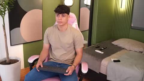 Snapshot of ethan_occonor chatting on September 24, 2025, 6:44 pm ethan_occonor online show from September 24, 2025, 6:44 pm