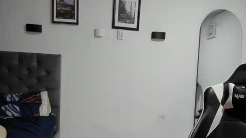 ethan_smitth1 online show from January 19, 2025, 6:42 am