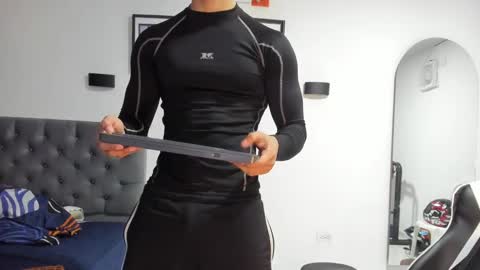 ethan_smitth1 online show from January 19, 2025, 9:23 pm